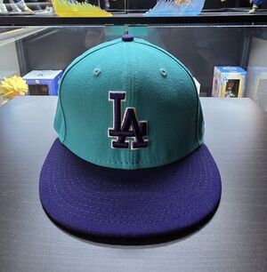 Los Angeles Dodgers New Era 59FIFTY Fitted Hat Size 7 5/8 LA Logo Teal Purple